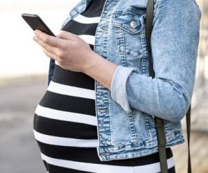 عوارض تلفن همراه در بارداری را بشناسید