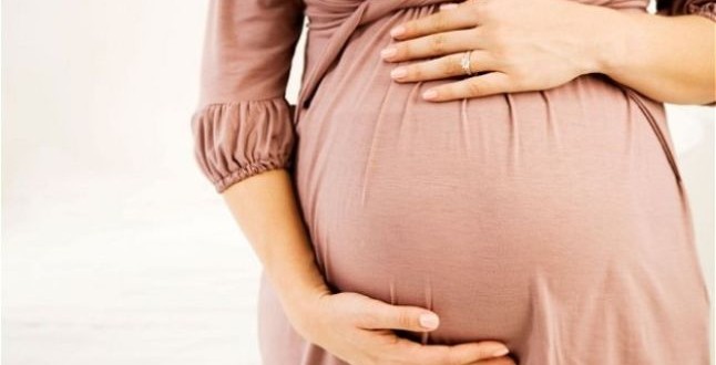 آیا با وجود کیست تخمدان می‌توان باردار شد؟