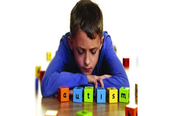 آموزش ماساژ کودک و تاثیر آن بر درمان اوتیسم