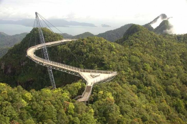پلی خارق العاده در مالزی / عکس