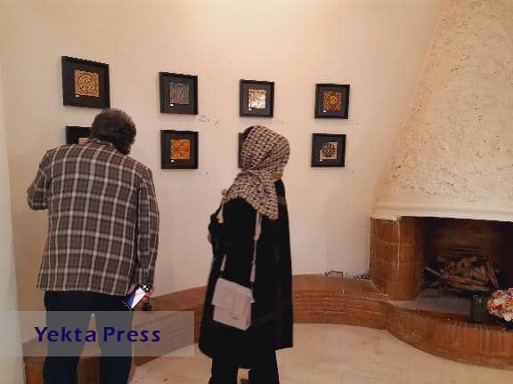  دکوراتیو و تزئینی آثار رضا کاظمی
