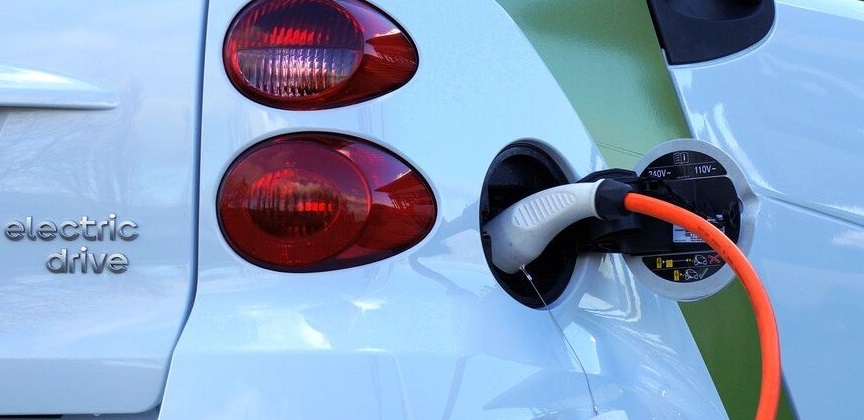 خودروهای برقی ارزان تر می‌شود
