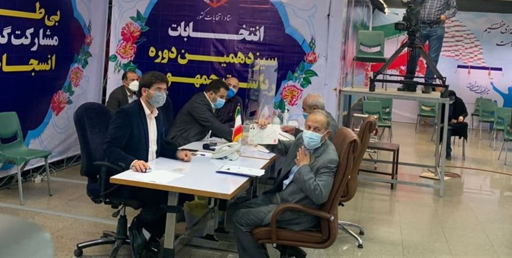 علیرضا افشار در انتخابات ثبت نام کرد