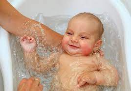 حمام کردن نوزاد 