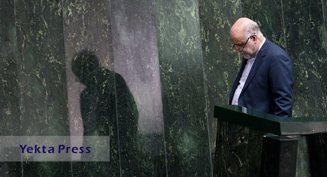 عذرخواهی وزیر نفت از روحانی به دلیل کوتاهی خود در دولت/ فیلم
