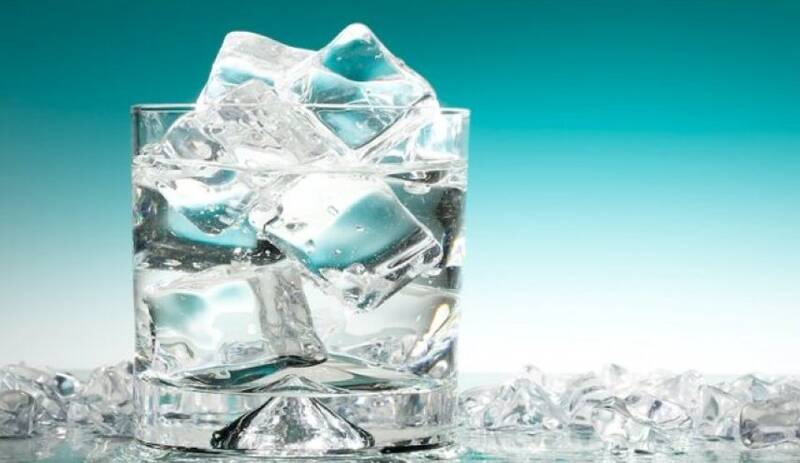 چرا نباید آب یخ بنوشیم؟
