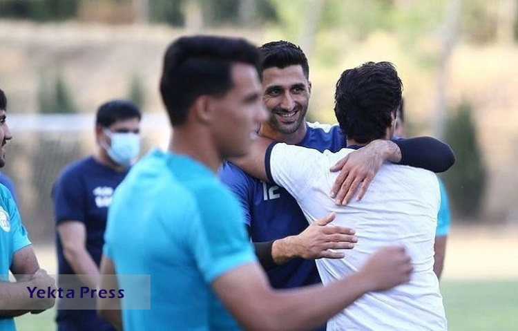 ساز جدایی ستاره استقلال کوک شد / لجبازی فرهاد کار دست استقلال داد!  ستاره استقلال کوک شد / لجبازی فرهاد کار دست استقلال داد!