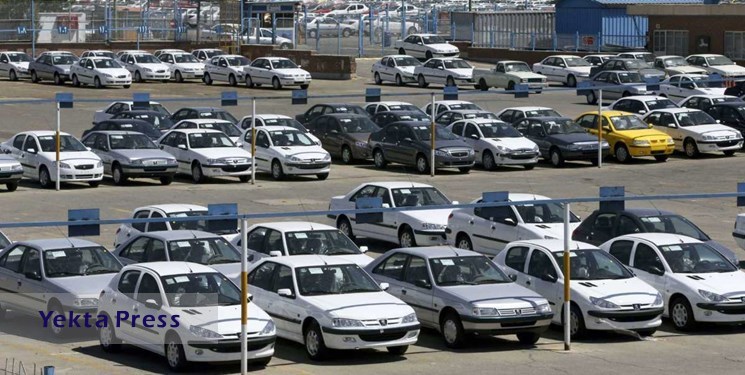 کاهش قیمت خودرو‌ و آرام‌شدن بازار با عرضه در بورس