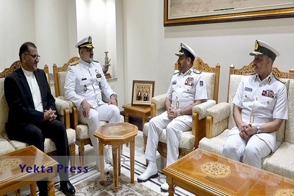 دیدار دریادار ایرانی با رئیس ستادکل نیرو‌های مسلح عمان