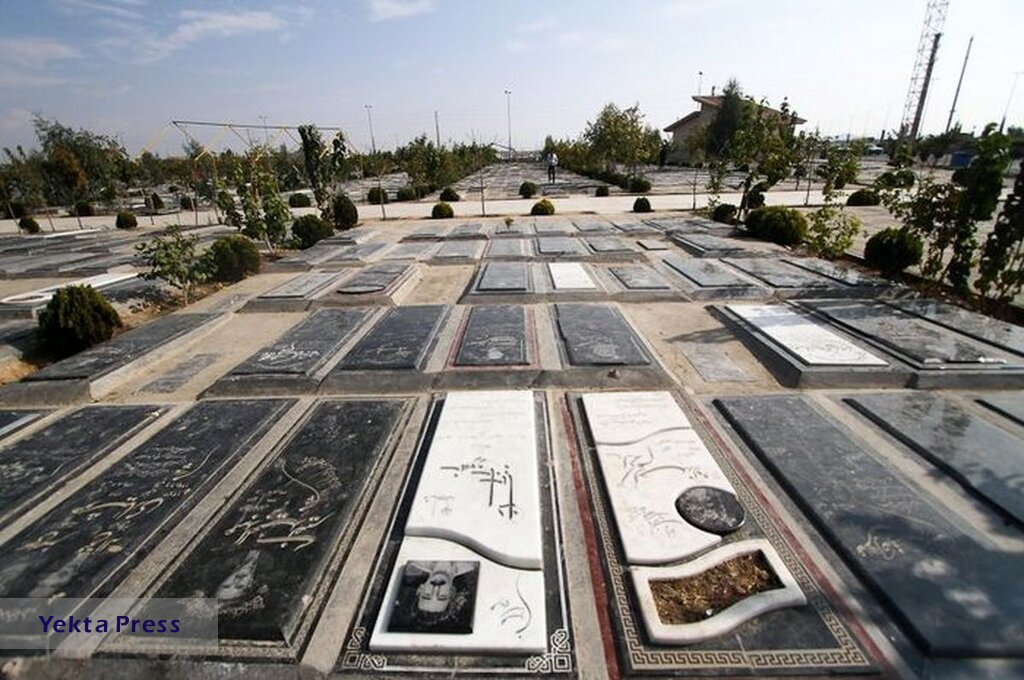 تصاویر بدحجابی خانم‌ها روی سنگ قبرها در شأن آرامستان مؤمنان نیست