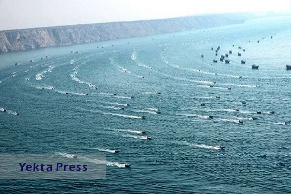 برگزاری رژه دریایی با شرکت شناور‌های مردمی در بندرعباس