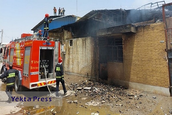آتش سوزی در بارانداز بزرگ خیابان شوش تهران