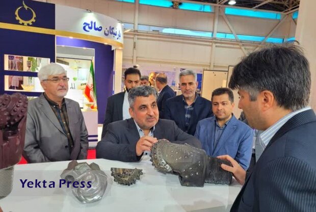 جانشین وزیر دفاع از سیزدهمین نمایشگاه فناوری نانو بازدید کرد