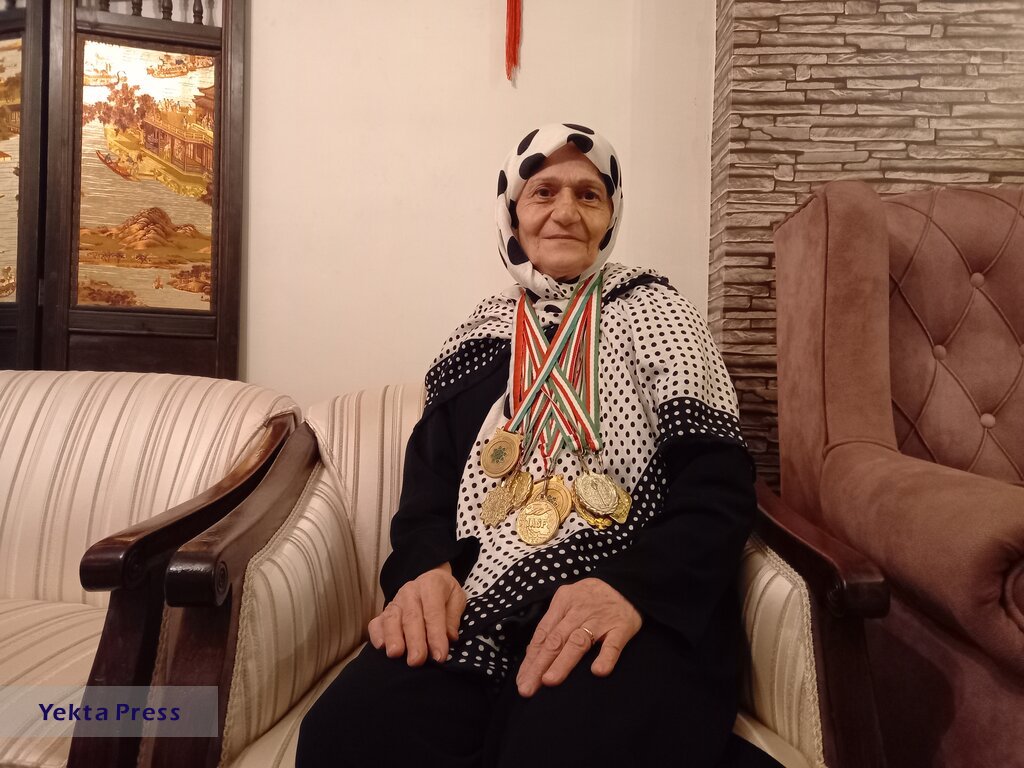 قهرمان شنای پایتخت؛ مادربزرگ ۷۵ ساله