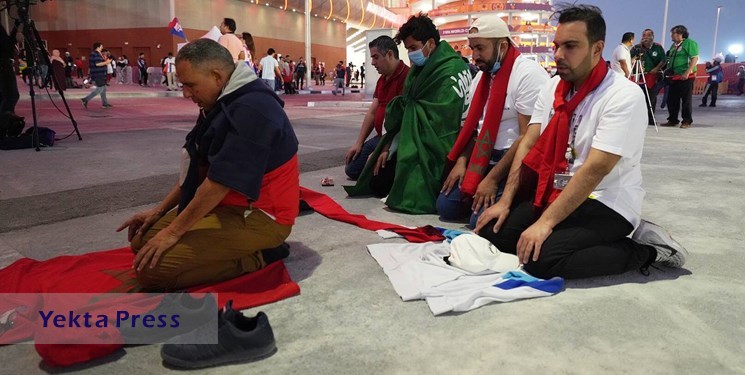 اقامه نماز پیش از دیدار رده‌بندی جام جهانی +عکس