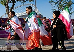 عکس | نماز جماعت بیرون ورزشگاه بازی ایران