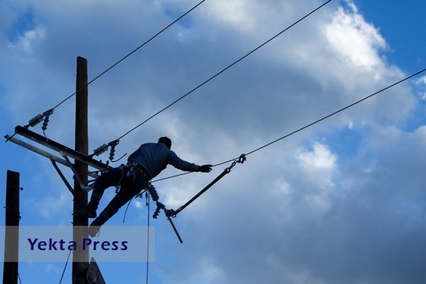 رجبی مشهدی:اتصال برق روستا‌های محاصره در برف به اتمام است