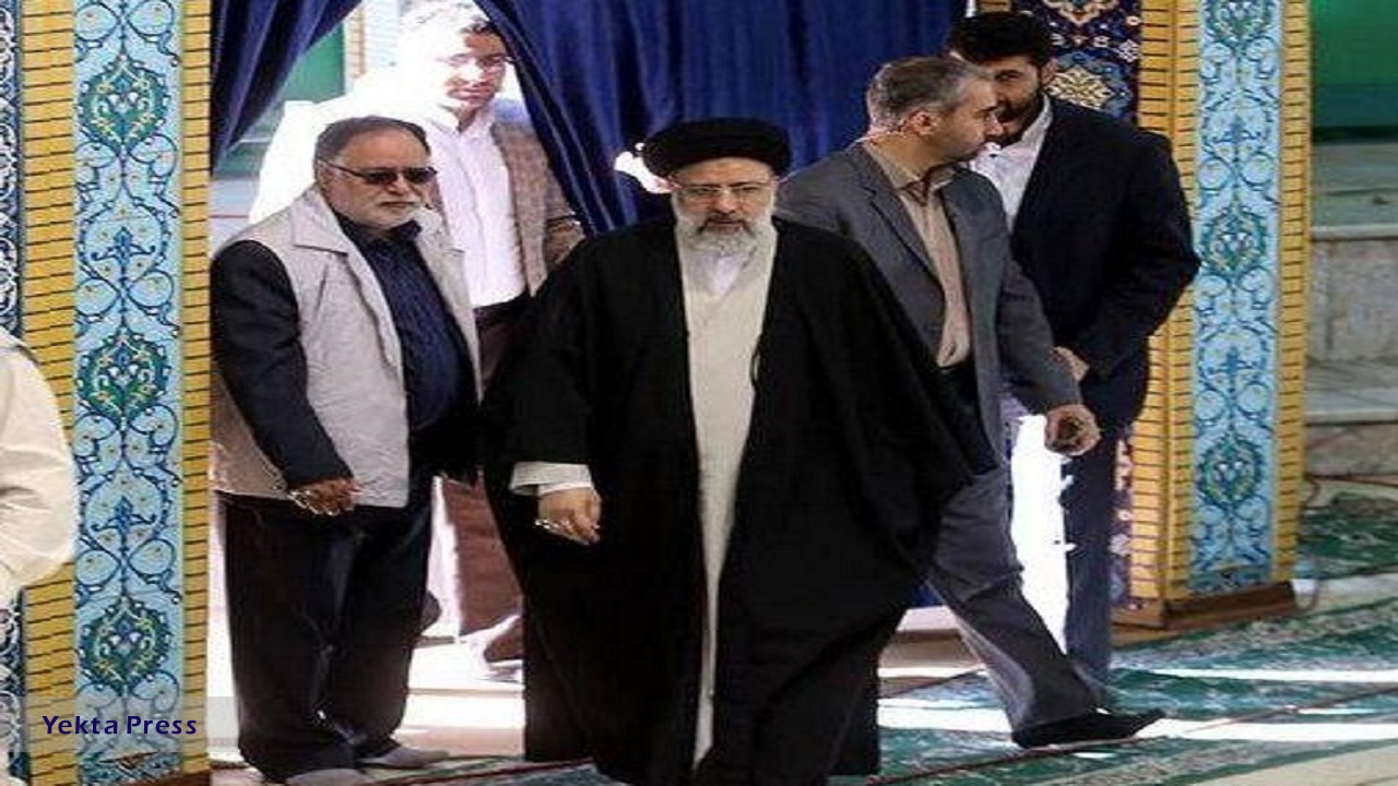 رئیسی در نماز جمعه تهران حضور یافت