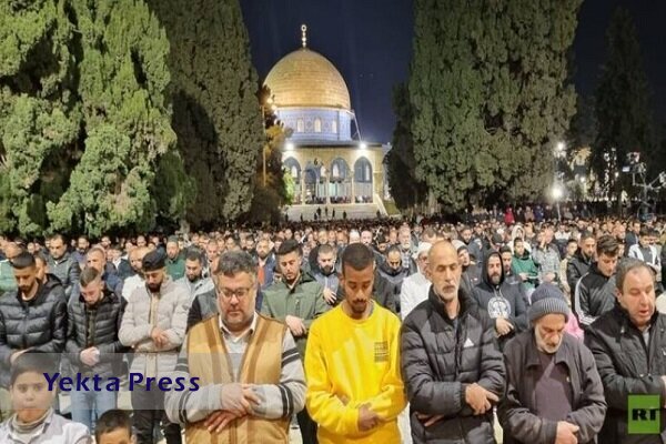 حضور ۴۰ هزار نمازگزار فلسطینی درمسجدالاقصی
