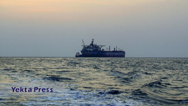 حمله موشکی به یک کشتی در آب‌های دریای سرخ