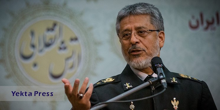 دریادار سیاری: ملت ایران بارها تهدیدات دشمنان را از بین برده‌اند