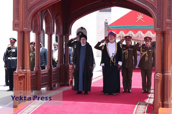 استقبال رسمی آیت الله رئیسی از سلطان عمان در کاخ سعدآباد