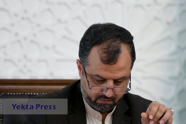وزیر اقتصاد:اقتصاد ایران گام به گام پیشرفت می‌کند