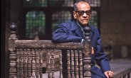 «نجیب محفوظ» اولین عربی که برندهٔ جایزه نوبل ادبیات شد