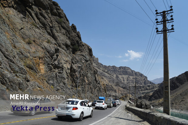 آخرین وضعیت ترافیکی محورهای چالوس، هراز و فیروزکوه
